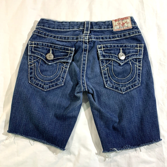 True Religion Women's Cuf Off Jean Shorts Distressed Frayed Hem Sz 27 Barneys - Picture 1 of 13